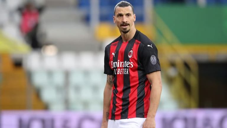 Stürmerstar Zlatan Ibrahimovic wurde am Knie operiert.