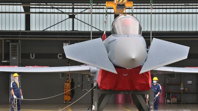 Ein Eurofighter in einem bayerischen Fliegerhorst. Ein Eurofighter in einem bayerischen Fliegerhorst.