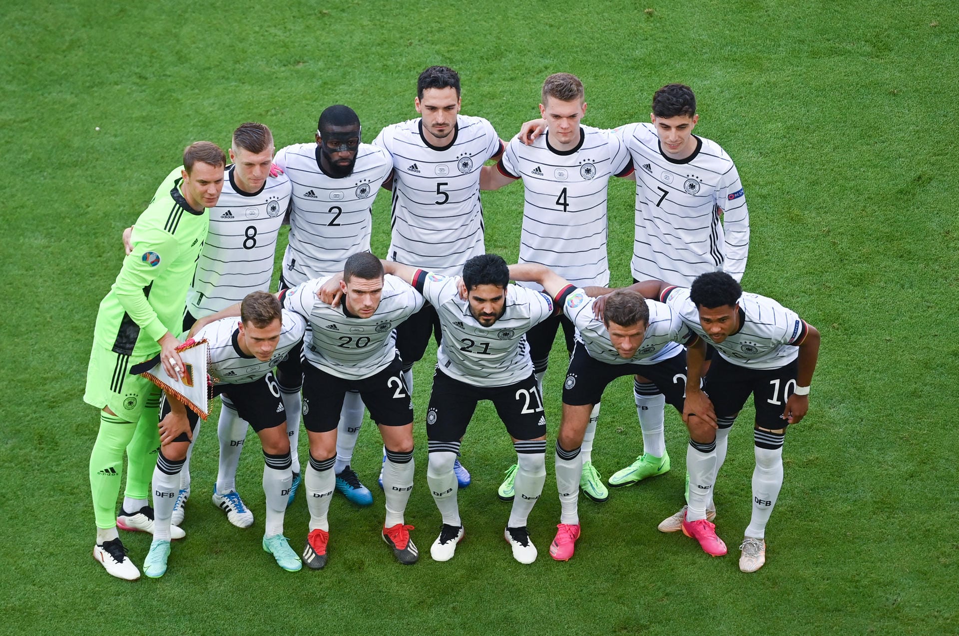 Nach der Auftaktniederlage gegen Frankreich konnte die deutsche Mannschaft gegen Portugal Wiedergutmachung betreiben. Man gewann mit 4:2. Besonders ein Spieler konnte dabei überzeugen. Die Einzelkritik.