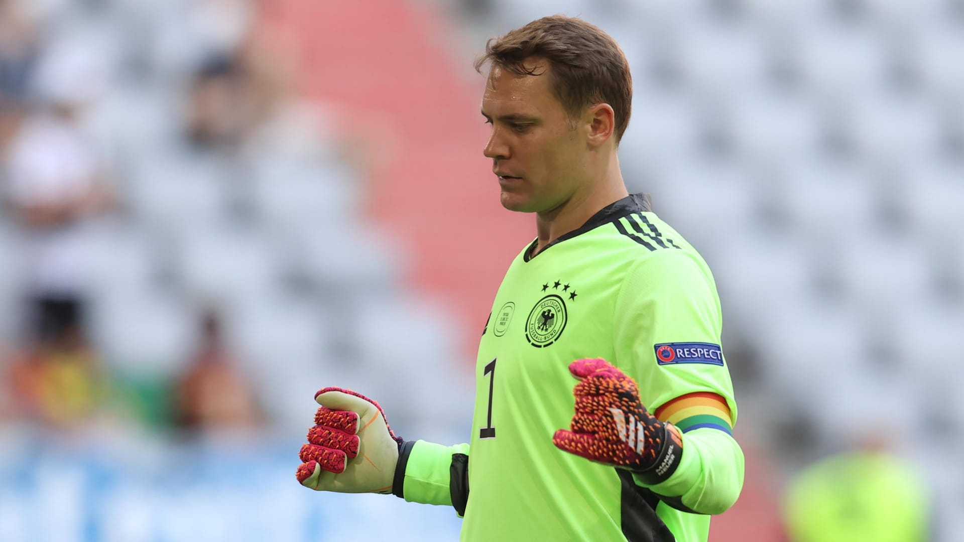 Manuel Neuer: Bekam in der Anfangsphase keinen Schuss auf sein Tor, musste nach 15 Minuten allerdings trotzdem hinter sich greifen, da das DFB-Team eiskalt ausgekontert wurde. Ansonsten in der 1. Halbzeit ohne Gelegenheit, sich auszuzeichnen. Daran änderte sich auch in der 2. Hälfte nichts. Glück bei Sanches‘ Pfostenknaller (79.). Note 3