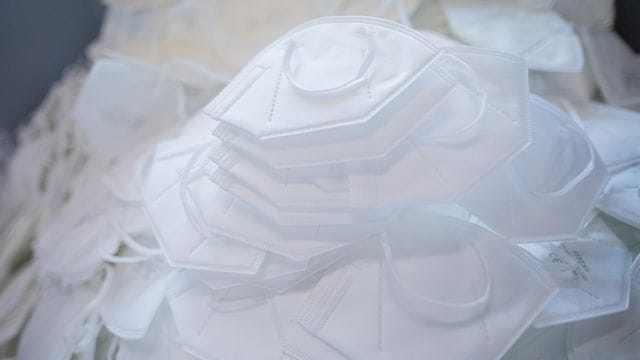 Bislang müssen Kinder und Jugendliche meist Schutzmasken in Erwachsenen-Größe tragen.