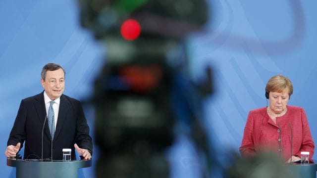 Bundeskanzlerin Angela Merkel und Italiens Ministerpräsident Mario Draghi fordern eine Fortentwicklung des EU-Migrationsabkommens mit der Türkei. Bundeskanzlerin Angela Merkel und Italiens Ministerpräsident Mario Draghi fordern eine Fortentwicklung des EU-Migrationsabkommens mit der Türkei.