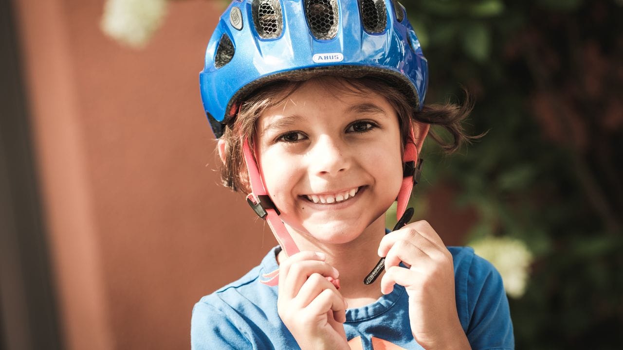 Coole Optik als Sicherheitsfeature? Ja, denn wenn der Helm gefällt, tragen ihn Kinder lieber.