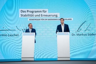 CDU-Chef Armin Laschet und CSU-Chef Markus Söder stellen das Programm für die Bundestagswahl vor: Die Union liegt Umfragen zufolge in der Wählergunst weiterhin vorne.
