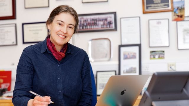 Clare Grey erhält den mit einer Million Euro dotierten Körber-Preis für die Europäische Wissenschaft 2021. Clare Grey erhält den mit einer Million Euro dotierten Körber-Preis für die Europäische Wissenschaft 2021.