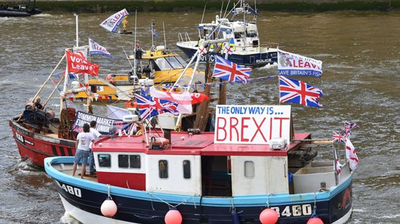 Vor fünf Jahren auf der Themse: Fischerboote werben für den Brexit.