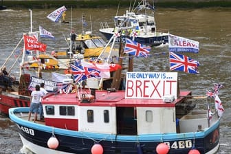Vor fünf Jahren auf der Themse: Fischerboote werben für den Brexit.