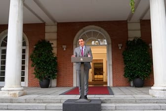 Spaniens Ministerpräsident Pedro Sánchez erklärt die Gründe für die Begnadigungen, die das Kabinett den neun hinter Gittern sitzenden Anführer der Unabhängigkeitsbewegung der Konfliktregion Katalonien gewährt hat.