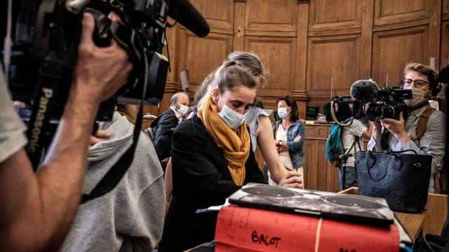 Die Angeklagte Valerie Bacot im Gerichtsgebäude von Chalon-Sur-Saône. Die Angeklagte Valerie Bacot im Gerichtsgebäude von Chalon-Sur-Saône.