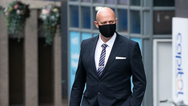 Der angeklagte Polizist der West Mercia Police auf dem Weg ins Gericht in Birmingham. Der angeklagte Polizist der West Mercia Police auf dem Weg ins Gericht in Birmingham.