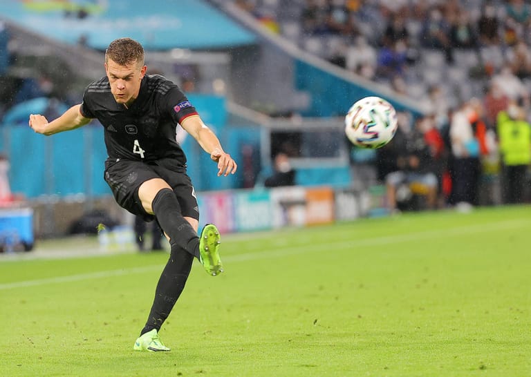 Matthias Ginter: Fiel wieder viel durch Flanken aus dem Halbfeld auf, fand aber selten einen Abnehmer. Defensiv wenig gefordert, offensiv mit zu wenig Input in Summe. Spielte immer wieder zurück zu Hummels. Kurz nach der Pause dann mit einem tollen Ball auf Gnabry (47.), der allerdings nichts einbrachte. Note 4