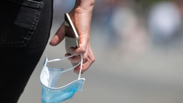 Trotz rückläufiger Sieben-Tage-Inzidenz wächst in Deutschland der Anteil der Delta-Variante. Trotz rückläufiger Sieben-Tage-Inzidenz wächst in Deutschland der Anteil der Delta-Variante.