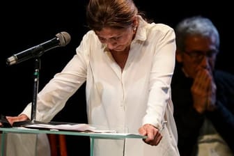 Íngrid Betancourt während ihrer Rede auf der Gedenkveranstaltung für Opfer der Farc.
