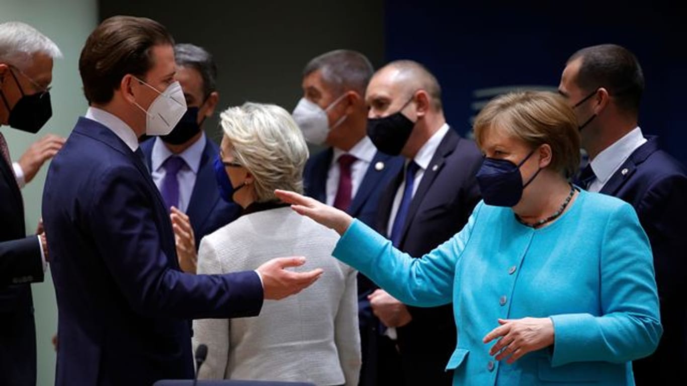 Bundeskanzlerin Angela Merkel beim Brüsseler Gipfel mit den Staats- und Regierungschefs und der EU-Spitze.
