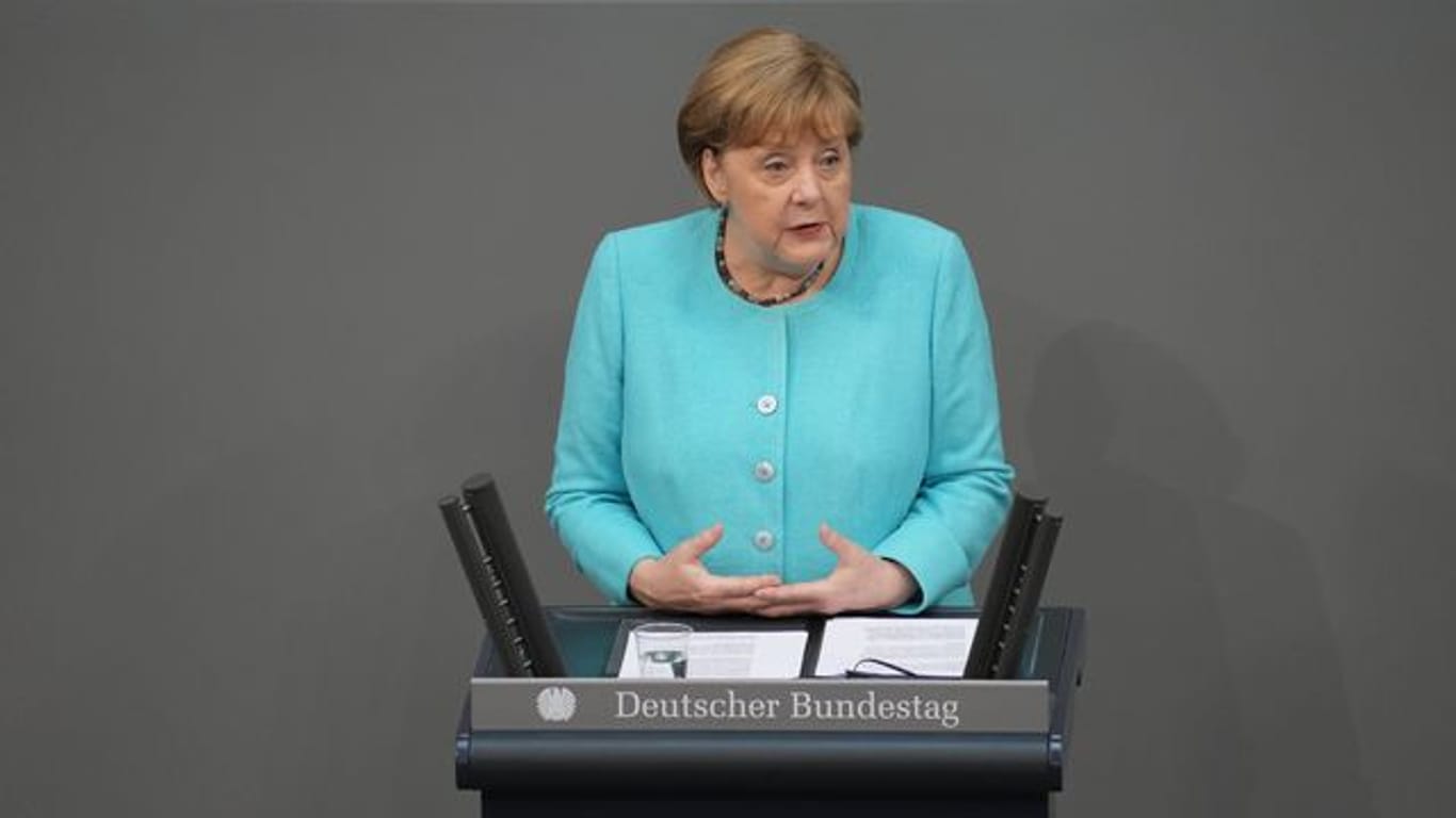 Bundeskanzlerin Angela Merkel gibt ihre wohl letzte Regierungserklärung im Deutschen Bundestag ab.