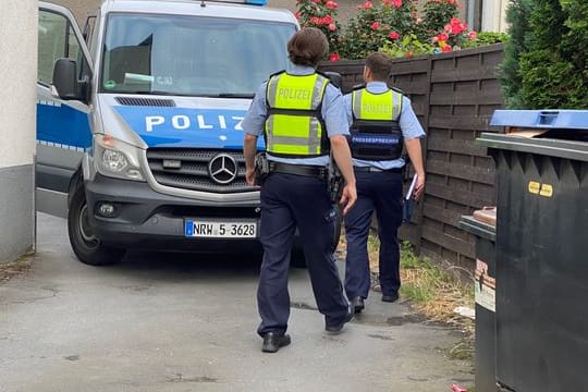 Bei einer Clan-Razzia im Ruhrgebiet haben Einsatzkräfte am frühen Donnerstagmorgen 21 Objekte in Dortmund und angrenzenden Städten durchsucht.