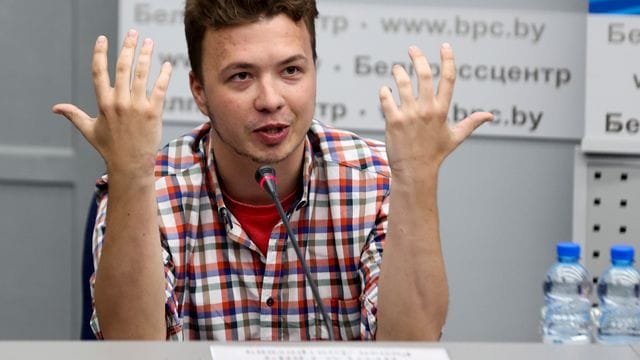 Der belarussische Journalist Roman Protassewitsch im Pressezentrum des Außenministeriums am 14. Der belarussische Journalist Roman Protassewitsch im Pressezentrum des Außenministeriums am 14.