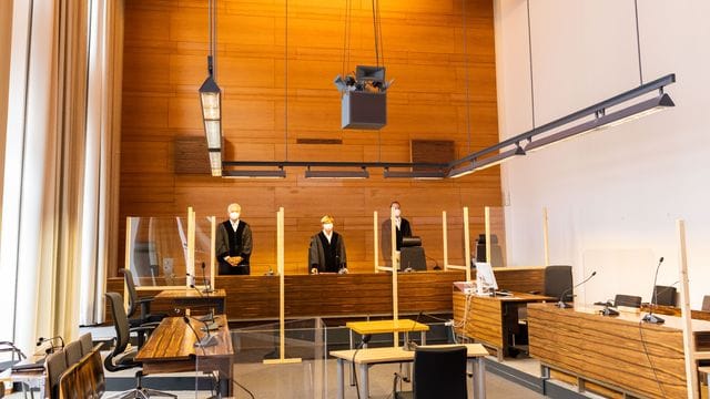 Im Landgericht Freiburg: Im Prozess um angeblich lebensgefährliche Nebenwirkungen durch die Verhütungspille "Yasminelle" hat eine 37 Jahre alte Frau erneut eine Niederlage erlitten. Im Landgericht Freiburg: Im Prozess um angeblich lebensgefährliche Nebenwirkungen durch die Verhütungspille "Yasminelle" hat eine 37 Jahre alte Frau erneut eine Niederlage erlitten.