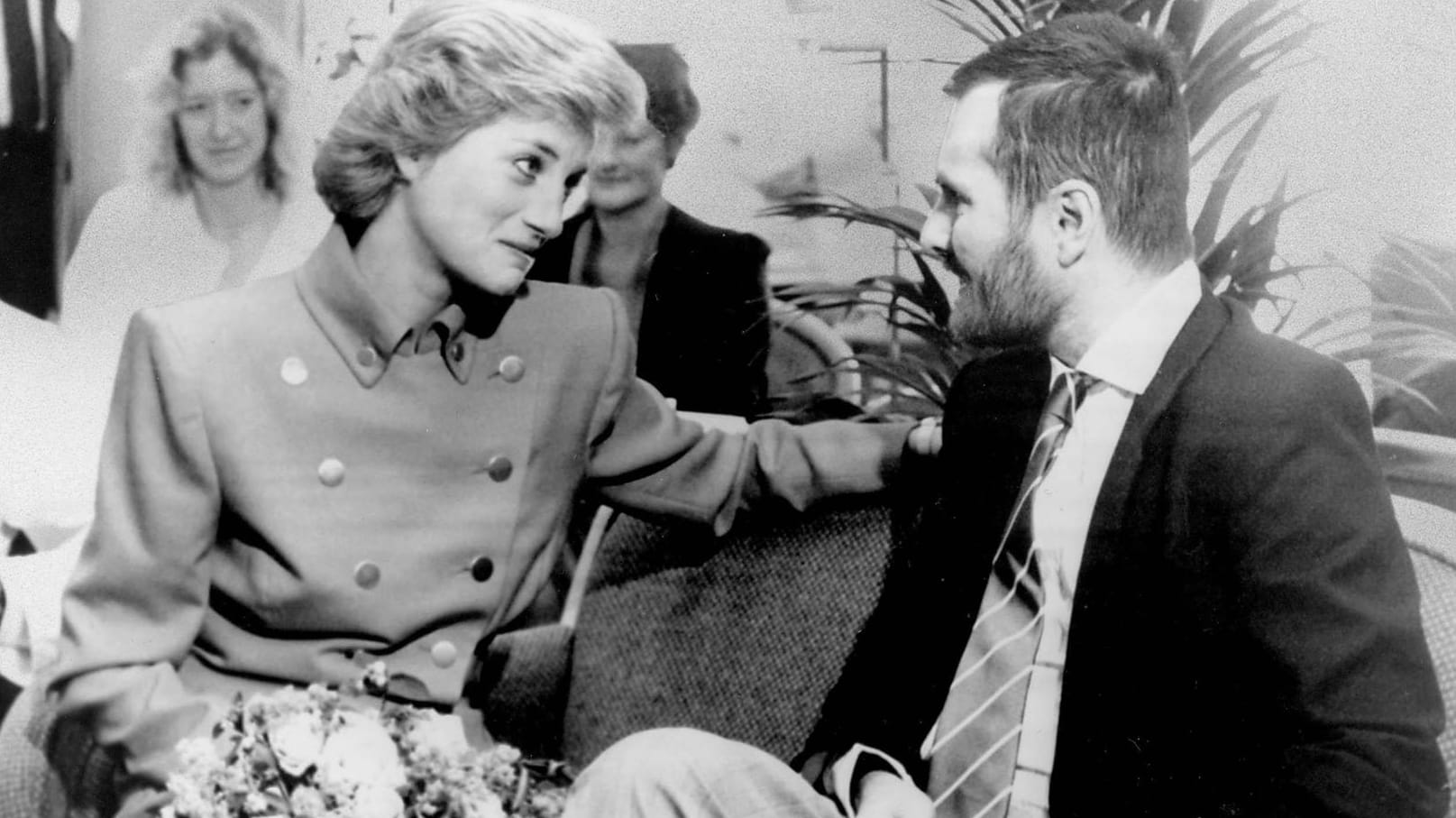 Prinzessin Diana 1988 mit dem Aidskranken Dante Degiorgis: Sie war die erste bekannte Person, die vor den Augen aller HIV-Patienten die Hand gab.