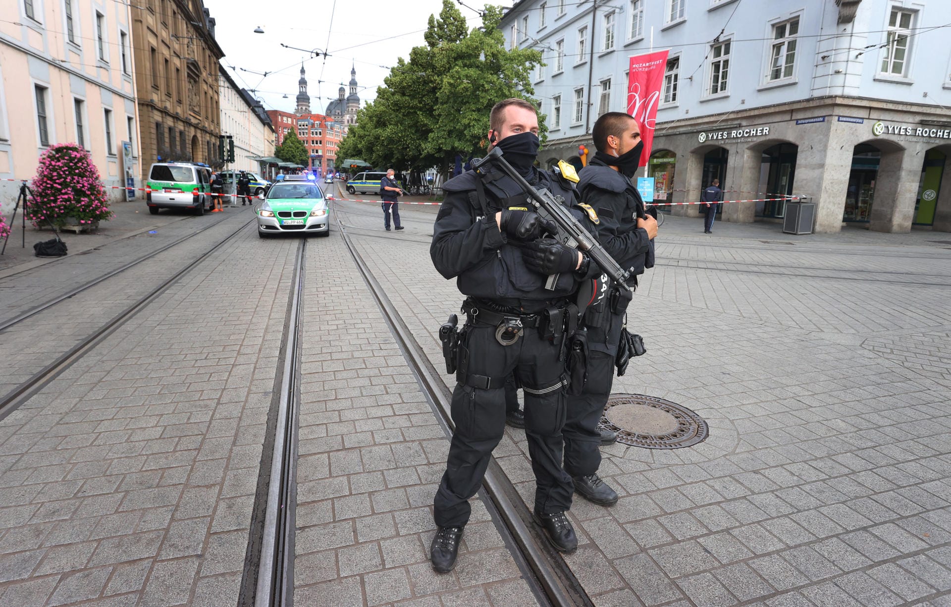 Messerattacke in Würzburg: Der Täter sei durch einen Schuss ins Bein gestoppt worden.