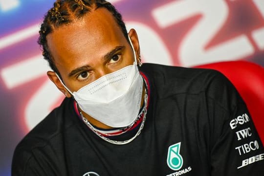 Verhandelt mit Mercedes noch um eine Vertragsverlängerung: Weltmeister Lewis Hamilton.