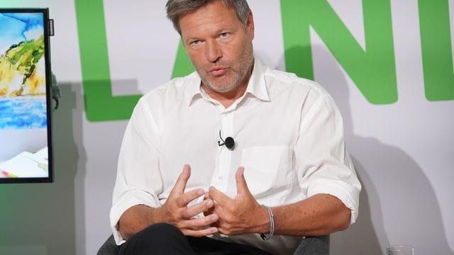 Robert Habeck, Bundesvorsitzender von Bündnis 90/Die Grünen, zu Gast beim Digitalen Deutschen Bauerntag 2021. Robert Habeck, Bundesvorsitzender von Bündnis 90/Die Grünen, zu Gast beim Digitalen Deutschen Bauerntag 2021.