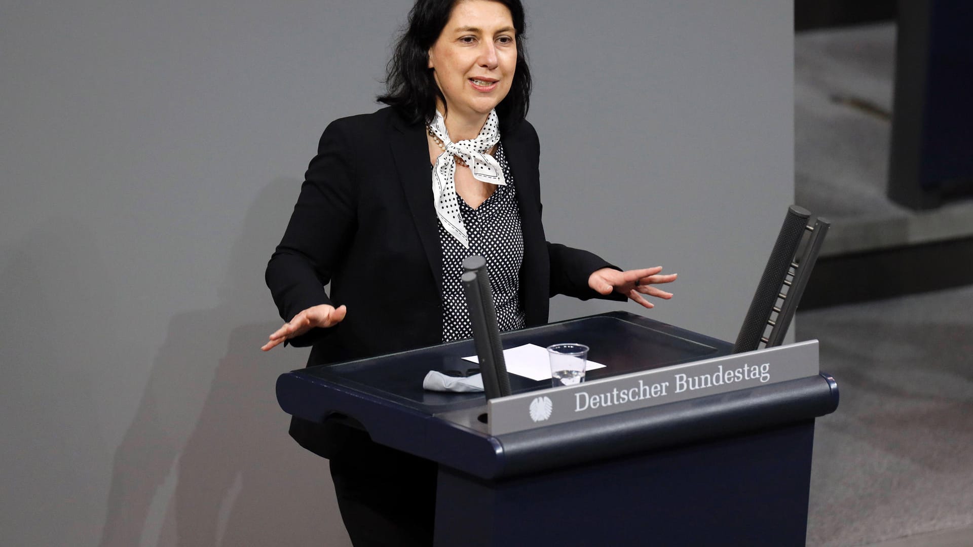 FDP-Politikerin Katja Hessel im Bundestag (Archivbild).