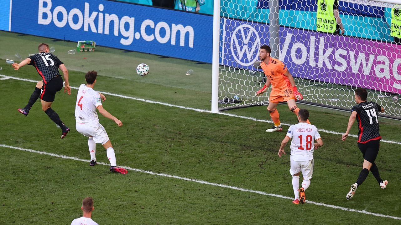 In der Nachspielzeit sorgte Mario Pasalic (l) mit seinem Treffer für die Verlängerung. In der Nachspielzeit sorgte Mario Pasalic (l) mit seinem Treffer für die Verlängerung.