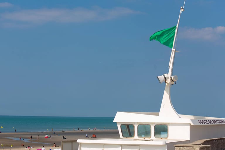 Was bedeuten die Flaggen am Strand?