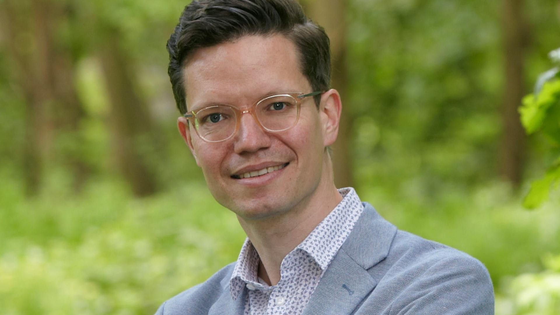 PD Dr. Holger Cramer beschäftigt sich in seiner wissenschaftlichen Arbeit mit den gesundheitsfördernden Effekten von Yoga und Meditation.