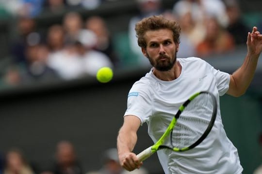 Oscar Otte in Aktion: Der Kölner Tennisspieler musste gegen sein Idol antreten.