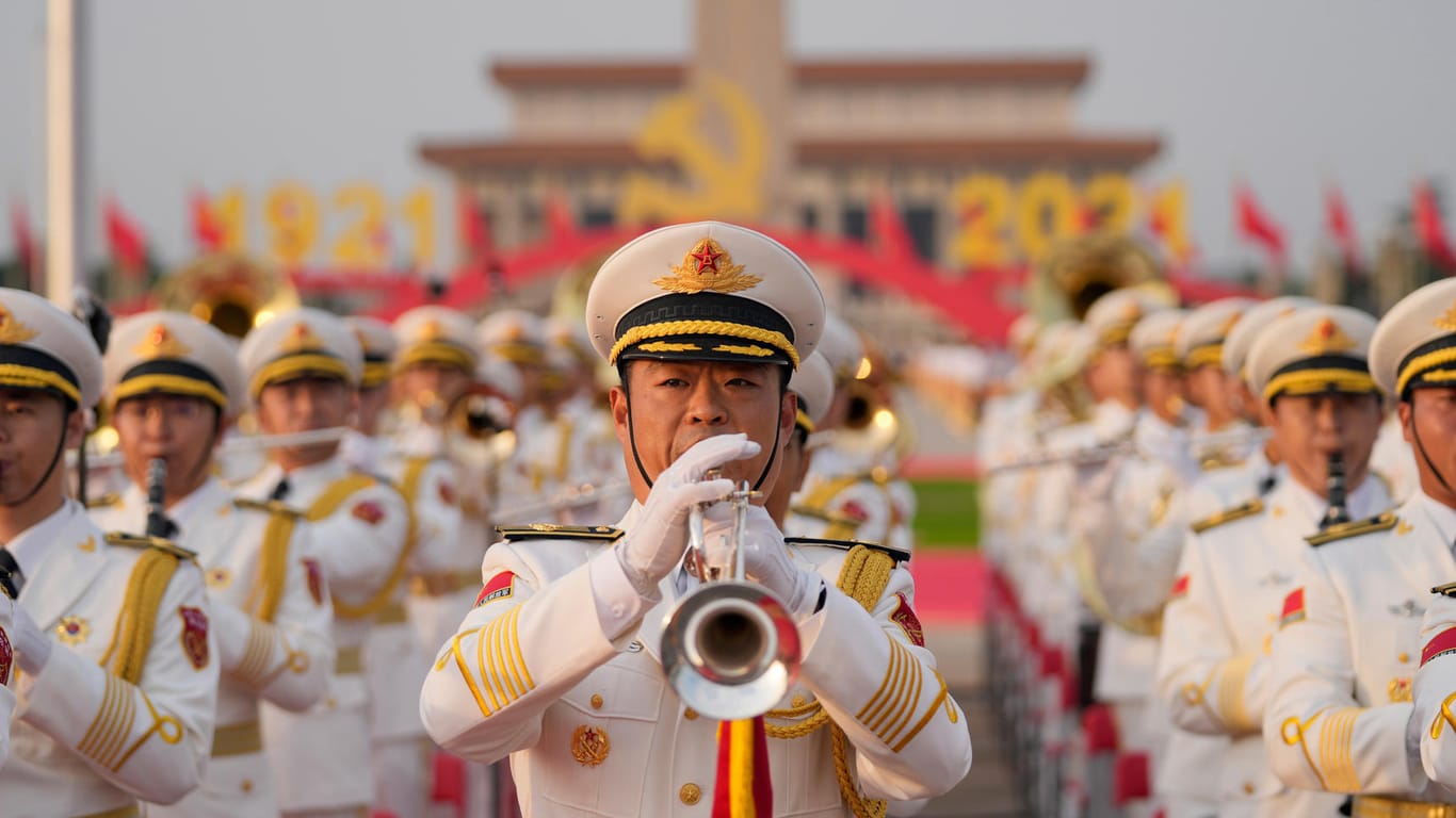 Probe einer militärischen Musikkapelle: Hongkong bereitet sich auf Feierlichkeiten zu mehreren Jubiläen vor.