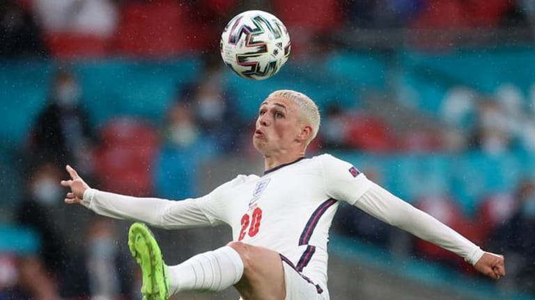Der Engländer Phil Foden hat sich die Haare blondiert.