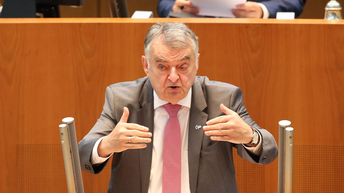 Nordrhein-Westfalens Innenminister Herbert Reul: Er kündigt Aufklärung an.