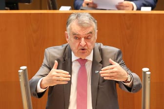 Nordrhein-Westfalens Innenminister Herbert Reul: Er kündigt Aufklärung an.