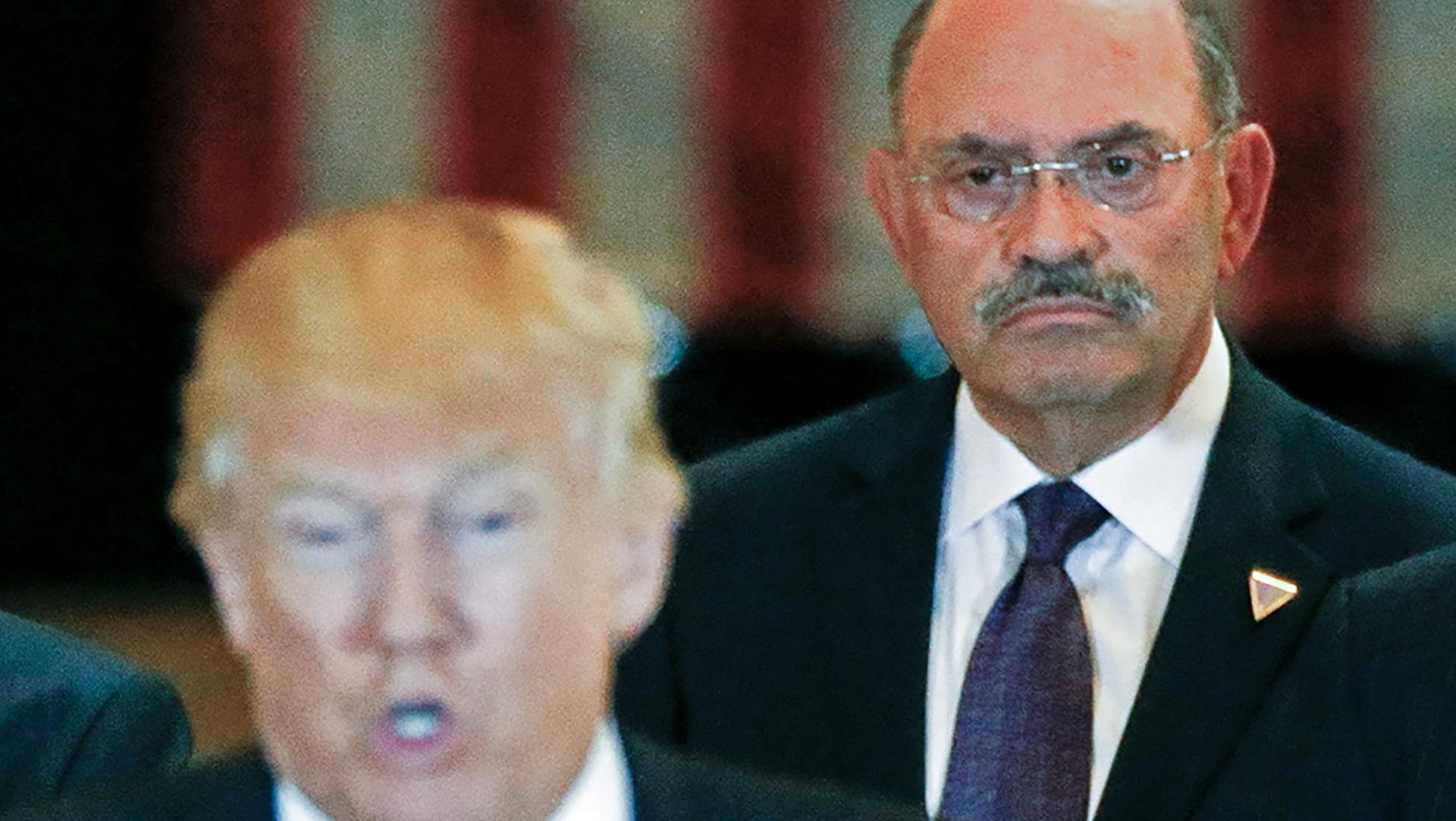 Donald Trump (im Vordergrund) und Allen Weisselberg: Er ist der Finanzchef der Trump Organization.