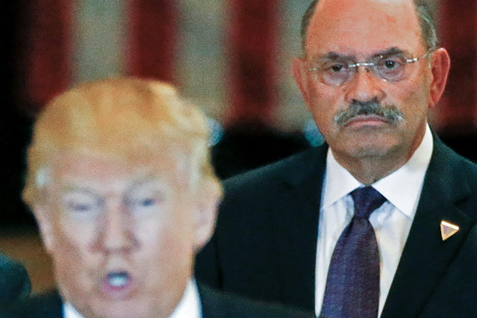 Donald Trump (im Vordergrund) und Allen Weisselberg: Er ist der Finanzchef der Trump Organization.