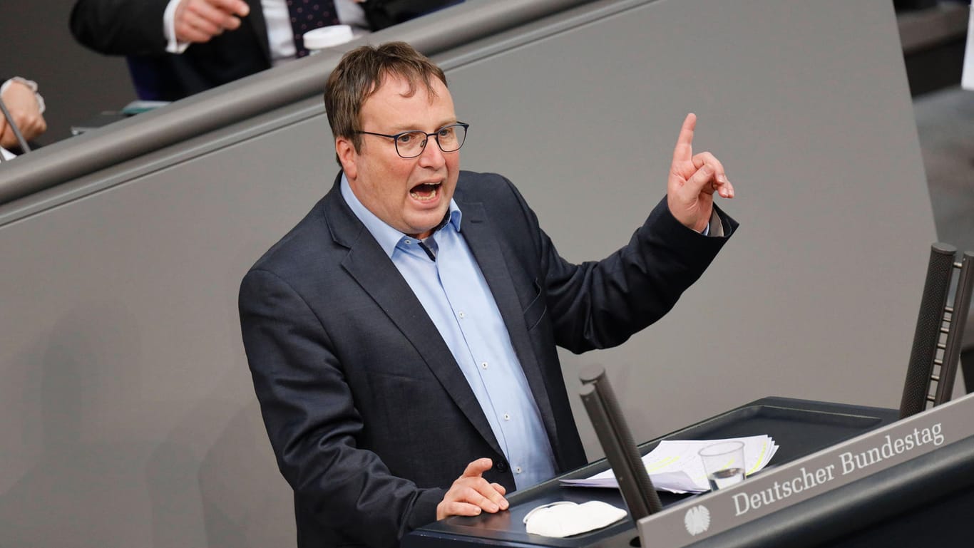 Oliver Krischer, stellvertretender Fraktionsvorsitzender der Grünen: Mit einer Attacke auf Armin Laschet zieht er Kritik auf sich.