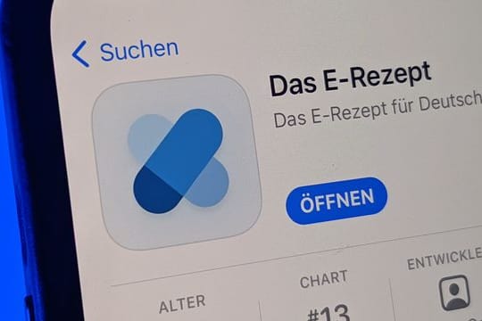 Die E-Rezept-App im App Store von Apple auf einem iPhone.