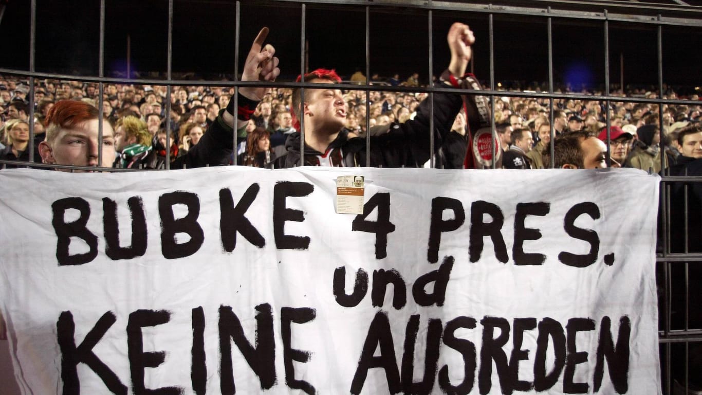 Bubke war der Liebling der Fans: 2004 wünschten sich einige St. Pauli-Anhänger "Bubu" als neuen Präsidenten ihres Vereins. (Archivbild)