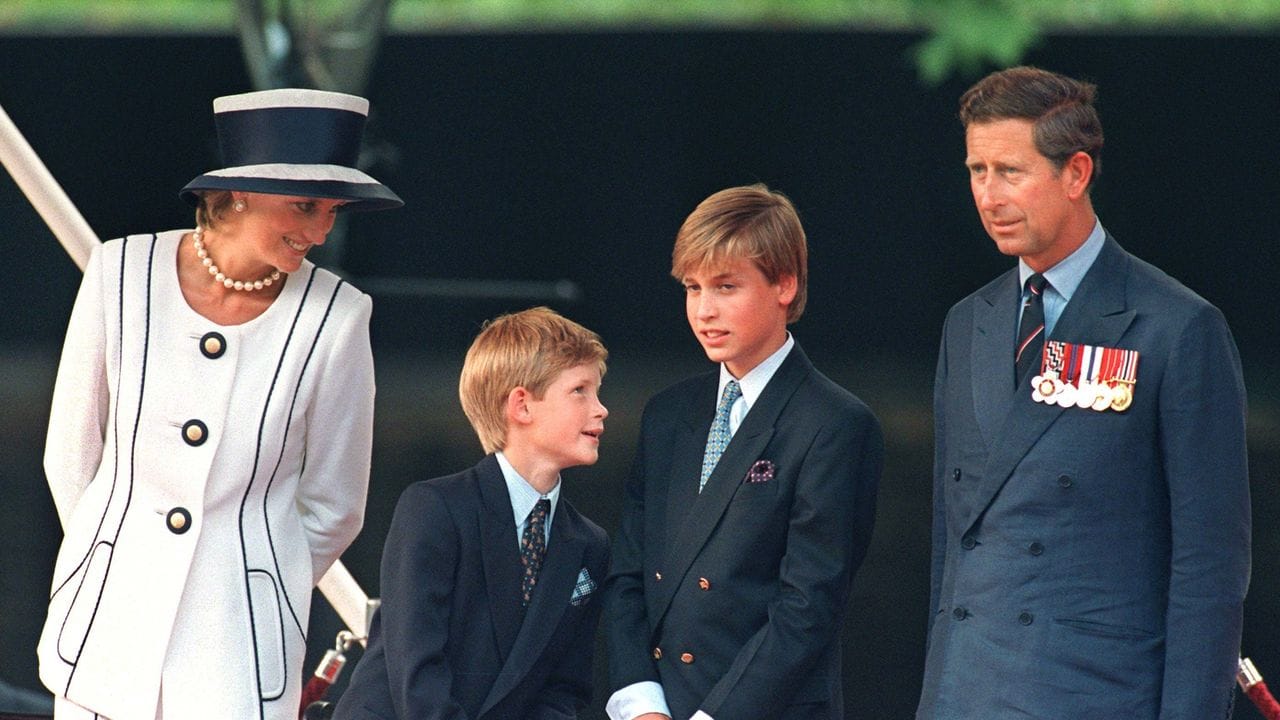 Eine royale Familie: Prinzessin Diana (l-r), Prinz Harry, Prinz William und Prinz Charles.