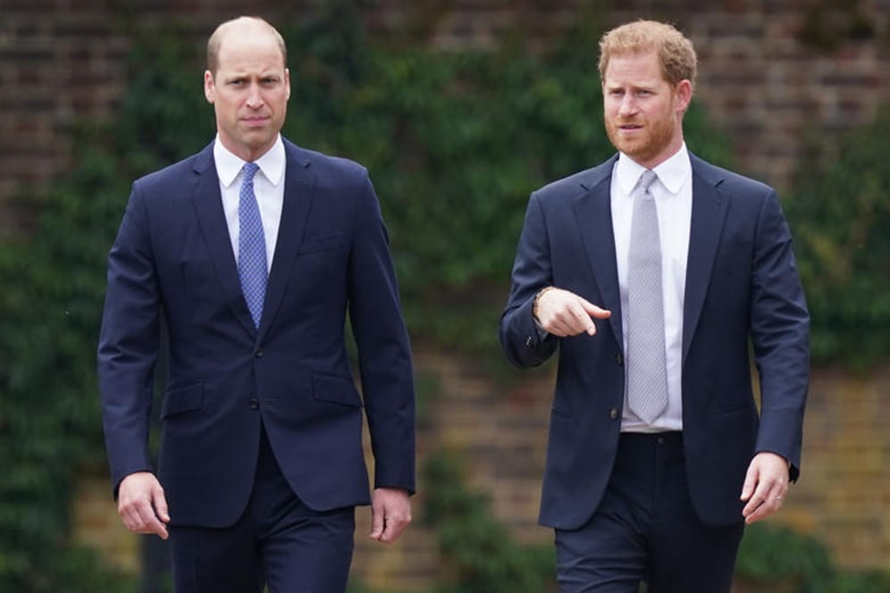 Prinz William und Prinz Harry auf dem Weg zur Enthüllung der Statue ihrer Mutter.
