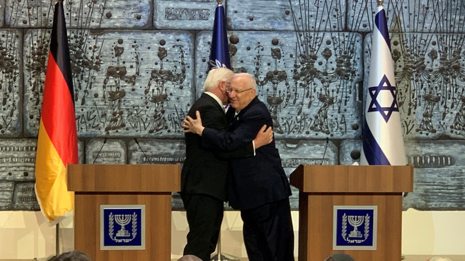 "Deine Amtszeit endet, unsere Freundschaft bleibt", sagt Steinmeier zu Rivlin.