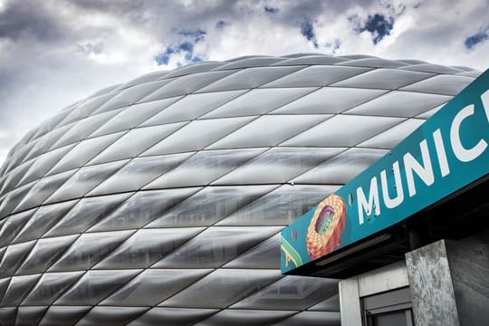 Wird auch zum Viertelfinale nicht in den Farben des Regenbogens leuchten: Die Arena in München.