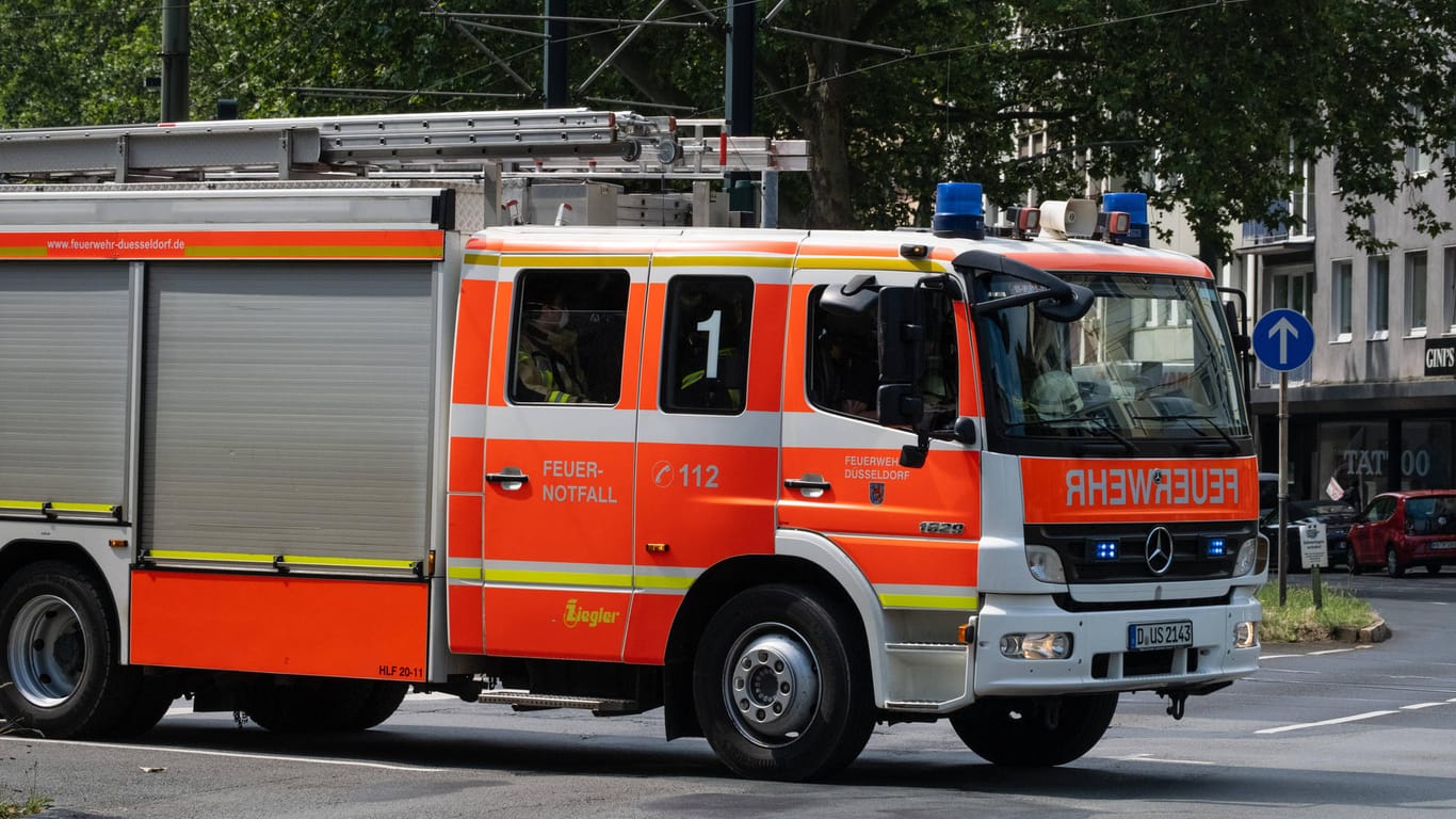 Feuerwehr in Nordrhein-Westfalen (Symbolbild): Rettungskräfte rückten zu einem Einsatz in Gladbeck aus.