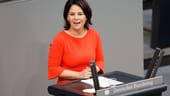 Annalena Baerbock (Die Grünen): Die Grünen-Kanzlerkandidatin steht gemeinsam mit Robert Habeck an der Partei-Spitze und setzte sich im April gegen ihn durch.