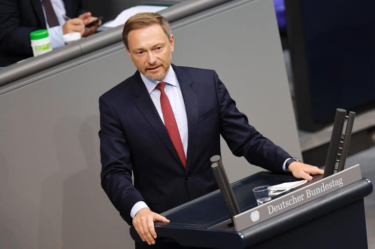 Christian Lindner (FDP): Der langjährige Parteichef ist von den Liberalen mit klarer Mehrheit in seinem Amt bestätigt und zum Spitzenkandidaten gewählt worden.