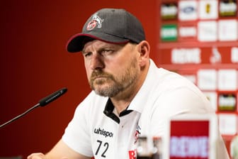FC-Trainer Steffen Baumgart bei der Pressekonferenz am Donnerstag: Der 49-Jährige bereitet den 1. FC Köln auf die neue Saison vor.