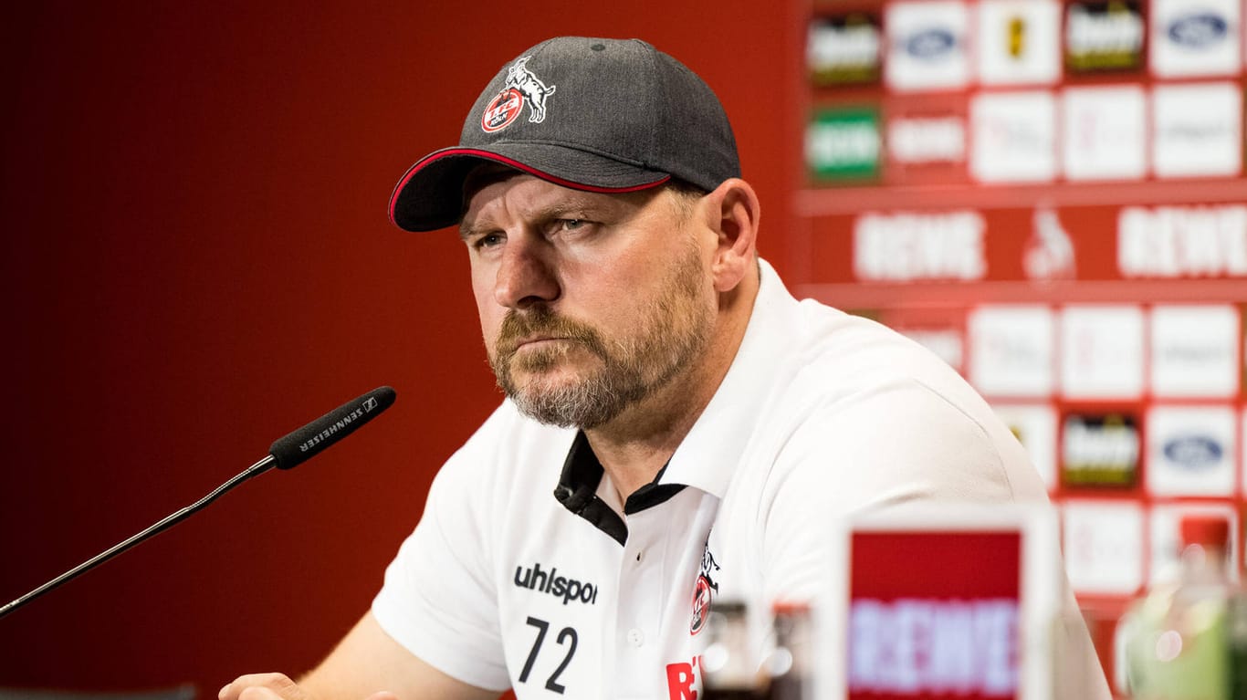 FC-Trainer Steffen Baumgart bei der Pressekonferenz am Donnerstag: Der 49-Jährige bereitet den 1. FC Köln auf die neue Saison vor.