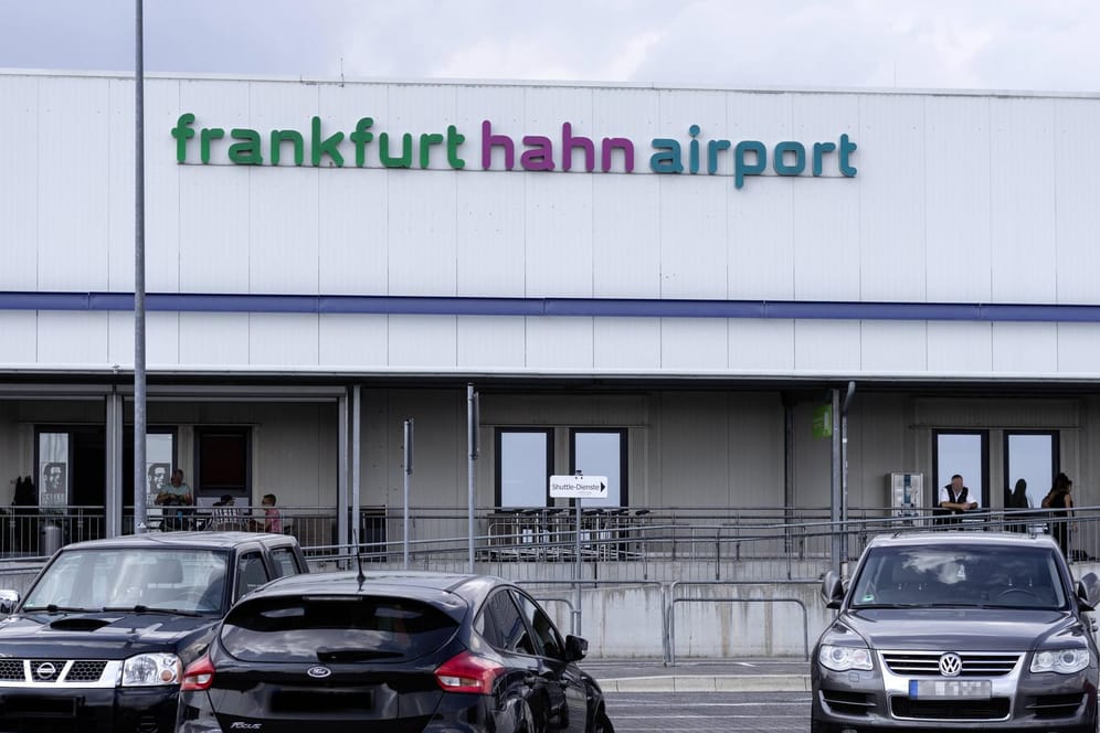 Der Flughafen Frankfurt-Hahn (Archivbild): Ein Gläubiger des Airports hatte einen Insolvenzantrag gestellt, den er nun zurückzog.